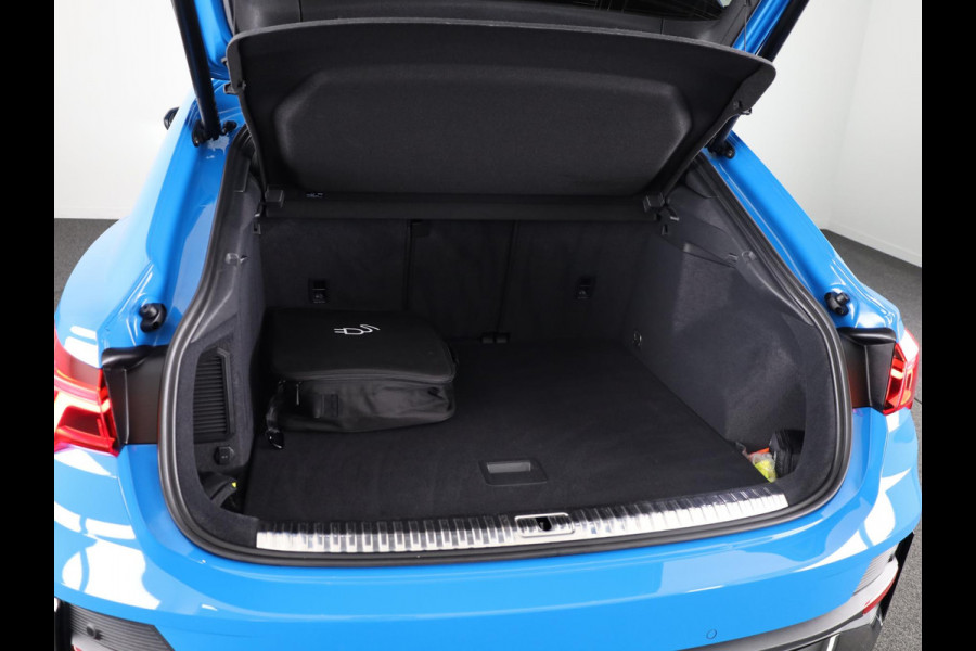 Audi Q3 Sportback 45 TFSI e S Edition 245pk | Navigatie | Elektrisch verstelbare voorstoelen | Sonos Audio | Adaptieve cruise controle | Stoelverwarming | S-line interieur