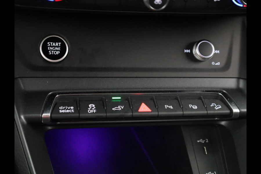 Audi Q3 Sportback 45 TFSI e S Edition 245pk | Navigatie | Elektrisch verstelbare voorstoelen | Sonos Audio | Adaptieve cruise controle | Stoelverwarming | S-line interieur