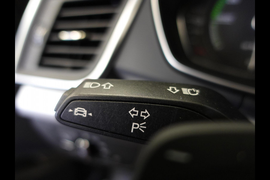 Audi Q5 50 TFSIe PHEV Pro Line Navigatie Apple Carplay/Android Auto Adaptive Cruise Control Parkeersensoren Camera Elektrische achterklep LED Stoelverwarming