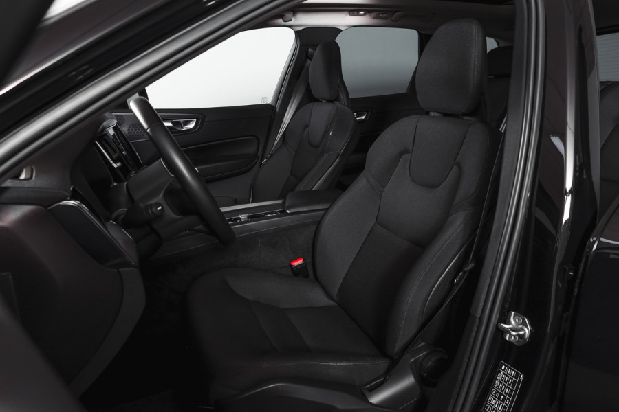 Volvo XC60 2.0 Recharge T6 AWD Business Pro | S/K Panodak | Elek. Trekhaak | Dig.Cockpit | Adapt.Cruise | Stoel-+Stuurverw. | Camera | PDC | NAV+App.Connect | Auto.Airco | LM 18" |