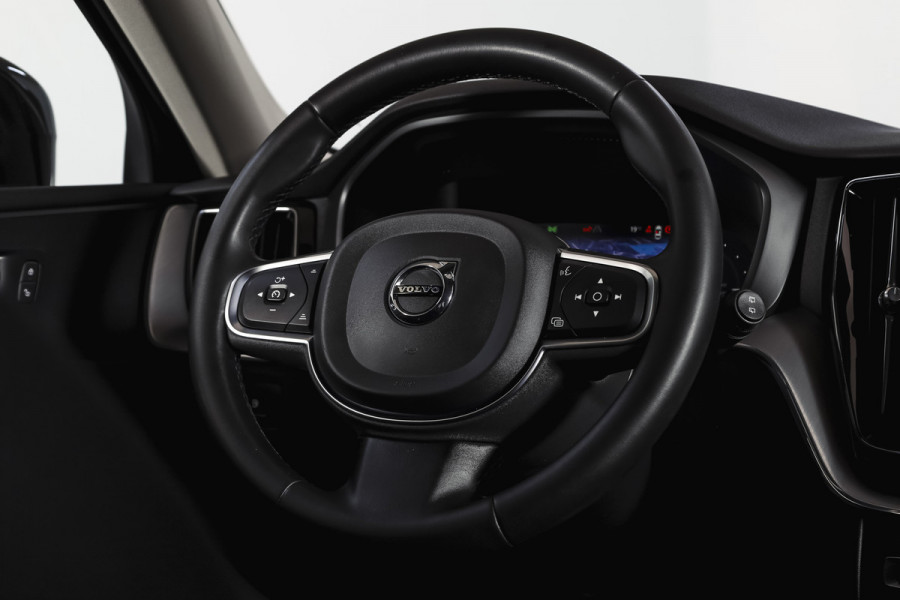 Volvo XC60 2.0 Recharge T6 AWD Business Pro | S/K Panodak | Elek. Trekhaak | Dig.Cockpit | Adapt.Cruise | Stoel-+Stuurverw. | Camera | PDC | NAV+App.Connect | Auto.Airco | LM 18" |