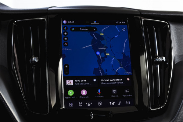 Volvo XC60 2.0 Recharge T6 AWD Business Pro | S/K Panodak | Elek. Trekhaak | Dig.Cockpit | Adapt.Cruise | Stoel-+Stuurverw. | Camera | PDC | NAV+App.Connect | Auto.Airco | LM 18" |