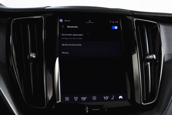 Volvo XC60 2.0 Recharge T6 AWD Business Pro | S/K Panodak | Elek. Trekhaak | Dig.Cockpit | Adapt.Cruise | Stoel-+Stuurverw. | Camera | PDC | NAV+App.Connect | Auto.Airco | LM 18" |