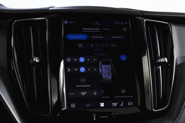 Volvo XC60 2.0 Recharge T6 AWD Business Pro | S/K Panodak | Elek. Trekhaak | Dig.Cockpit | Adapt.Cruise | Stoel-+Stuurverw. | Camera | PDC | NAV+App.Connect | Auto.Airco | LM 18" |