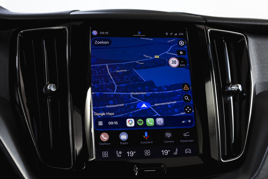 Volvo XC60 2.0 Recharge T6 AWD Business Pro | S/K Panodak | Elek. Trekhaak | Dig.Cockpit | Adapt.Cruise | Stoel-+Stuurverw. | Camera | PDC | NAV+App.Connect | Auto.Airco | LM 18" |