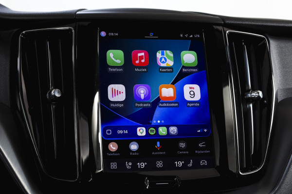 Volvo XC60 2.0 Recharge T6 AWD Business Pro | S/K Panodak | Elek. Trekhaak | Dig.Cockpit | Adapt.Cruise | Stoel-+Stuurverw. | Camera | PDC | NAV+App.Connect | Auto.Airco | LM 18" |