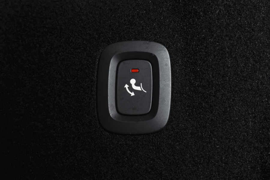 Volvo XC60 2.0 Recharge T6 AWD Business Pro | S/K Panodak | Elek. Trekhaak | Dig.Cockpit | Adapt.Cruise | Stoel-+Stuurverw. | Camera | PDC | NAV+App.Connect | Auto.Airco | LM 18" |