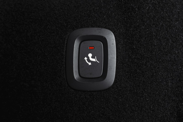 Volvo XC60 2.0 Recharge T6 AWD Business Pro | S/K Panodak | Elek. Trekhaak | Dig.Cockpit | Adapt.Cruise | Stoel-+Stuurverw. | Camera | PDC | NAV+App.Connect | Auto.Airco | LM 18" |