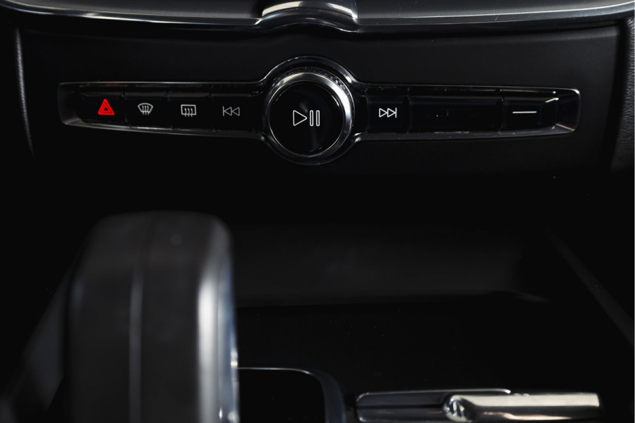Volvo XC60 2.0 Recharge T6 AWD Business Pro | S/K Panodak | Elek. Trekhaak | Dig.Cockpit | Adapt.Cruise | Stoel-+Stuurverw. | Camera | PDC | NAV+App.Connect | Auto.Airco | LM 18" |