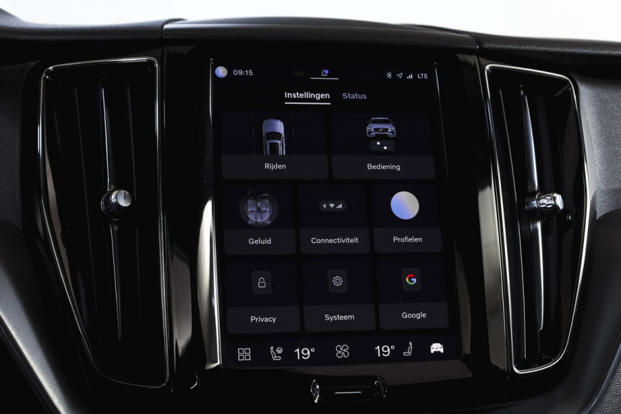 Volvo XC60 2.0 Recharge T6 AWD Business Pro | S/K Panodak | Elek. Trekhaak | Dig.Cockpit | Adapt.Cruise | Stoel-+Stuurverw. | Camera | PDC | NAV+App.Connect | Auto.Airco | LM 18" |