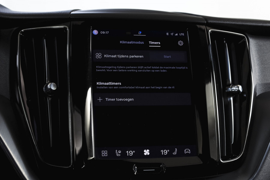 Volvo XC60 2.0 Recharge T6 AWD Business Pro | S/K Panodak | Elek. Trekhaak | Dig.Cockpit | Adapt.Cruise | Stoel-+Stuurverw. | Camera | PDC | NAV+App.Connect | Auto.Airco | LM 18" |