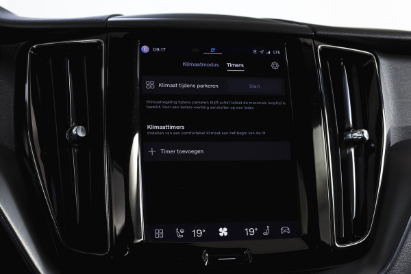 Volvo XC60 2.0 Recharge T6 AWD Business Pro | S/K Panodak | Elek. Trekhaak | Dig.Cockpit | Adapt.Cruise | Stoel-+Stuurverw. | Camera | PDC | NAV+App.Connect | Auto.Airco | LM 18" |