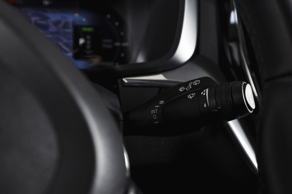 Volvo XC60 2.0 Recharge T6 AWD Business Pro | S/K Panodak | Elek. Trekhaak | Dig.Cockpit | Adapt.Cruise | Stoel-+Stuurverw. | Camera | PDC | NAV+App.Connect | Auto.Airco | LM 18" |