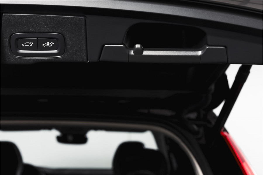 Volvo XC60 2.0 Recharge T6 AWD Business Pro | S/K Panodak | Elek. Trekhaak | Dig.Cockpit | Adapt.Cruise | Stoel-+Stuurverw. | Camera | PDC | NAV+App.Connect | Auto.Airco | LM 18" |