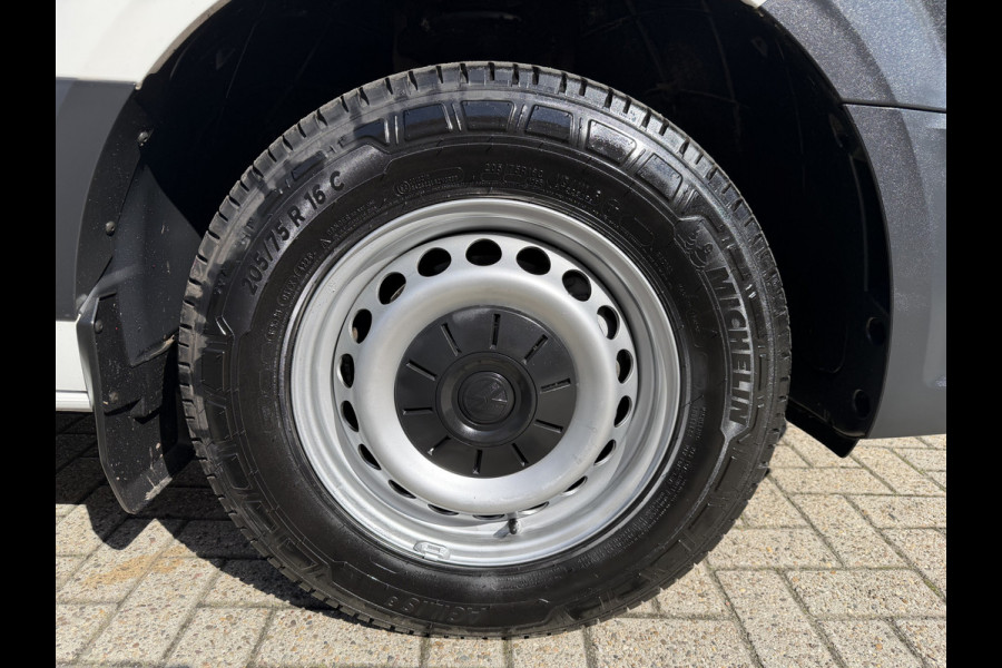 Volkswagen Crafter 35 2.0 TDI 177pk L3H3 ( L2H2 ) Comfortline / vaste prijs rijklaar € 23.950 ex btw / euro 6 / lease vanaf € 391 / dubbele schuifdeur / ramen rondom / airco / cruise / navi / camera !