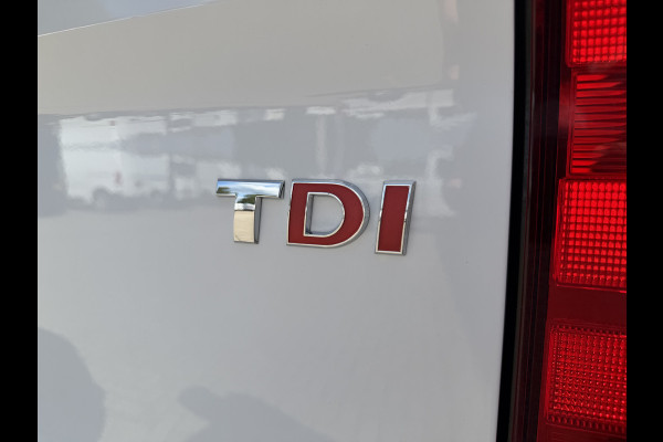 Volkswagen Crafter 35 2.0 TDI 177pk L3H3 ( L2H2 ) Comfortline / vaste prijs rijklaar € 23.950 ex btw / euro 6 / lease vanaf € 391 / dubbele schuifdeur / ramen rondom / airco / cruise / navi / camera !