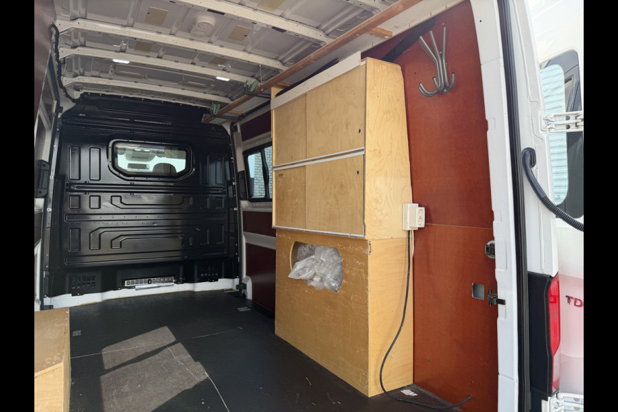 Volkswagen Crafter 35 2.0 TDI 177pk L3H3 ( L2H2 ) Comfortline / vaste prijs rijklaar € 23.950 ex btw / euro 6 / lease vanaf € 391 / dubbele schuifdeur / ramen rondom / airco / cruise / navi / camera !