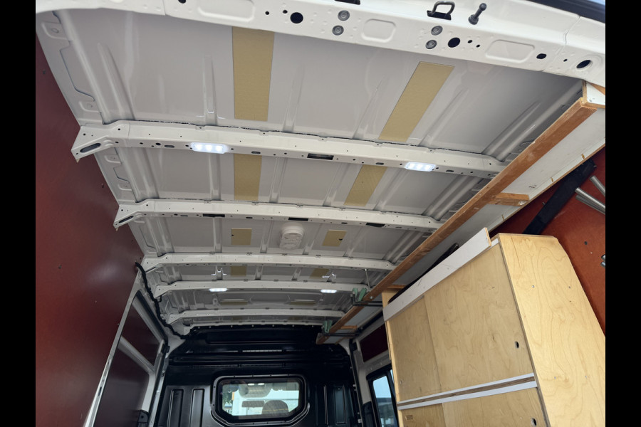 Volkswagen Crafter 35 2.0 TDI 177pk L3H3 ( L2H2 ) Comfortline / vaste prijs rijklaar € 23.950 ex btw / euro 6 / lease vanaf € 391 / dubbele schuifdeur / ramen rondom / airco / cruise / navi / camera !