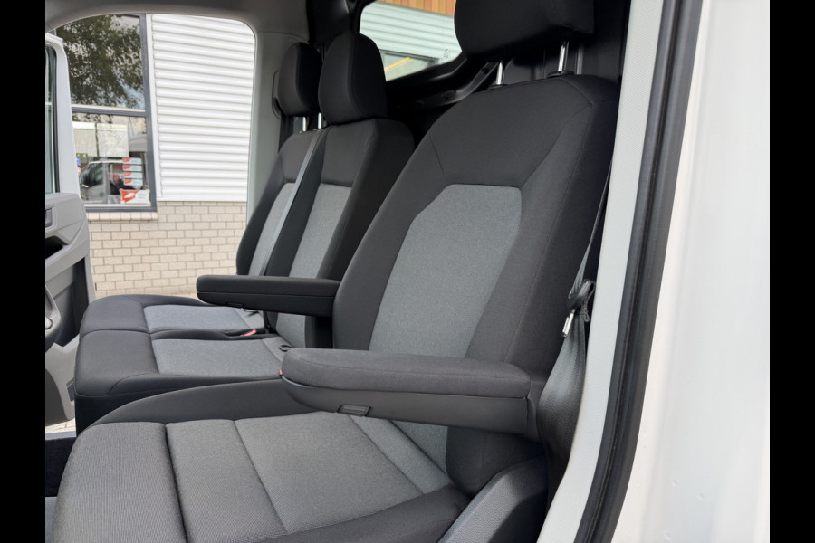 Volkswagen Crafter 35 2.0 TDI 177pk L3H3 ( L2H2 ) Comfortline / vaste prijs rijklaar € 23.950 ex btw / euro 6 / lease vanaf € 391 / dubbele schuifdeur / ramen rondom / airco / cruise / navi / camera !