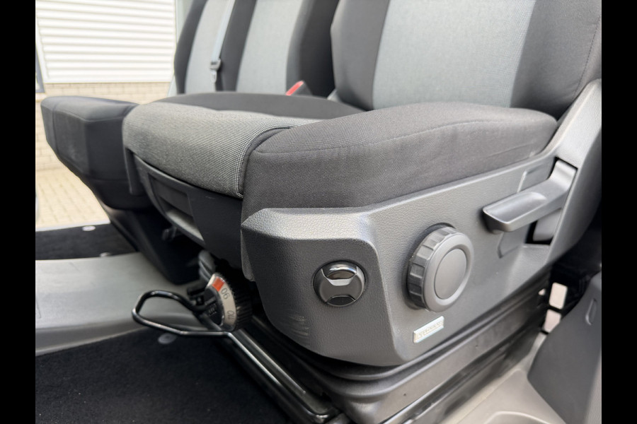 Volkswagen Crafter 35 2.0 TDI 177pk L3H3 ( L2H2 ) Comfortline / vaste prijs rijklaar € 23.950 ex btw / euro 6 / lease vanaf € 391 / dubbele schuifdeur / ramen rondom / airco / cruise / navi / camera !