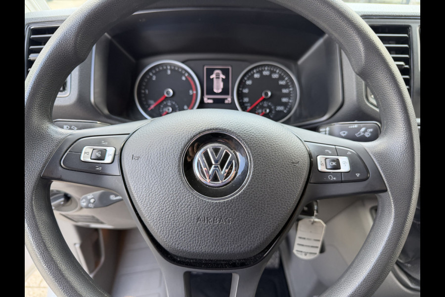 Volkswagen Crafter 35 2.0 TDI 177pk L3H3 ( L2H2 ) Comfortline / vaste prijs rijklaar € 23.950 ex btw / euro 6 / lease vanaf € 391 / dubbele schuifdeur / ramen rondom / airco / cruise / navi / camera !