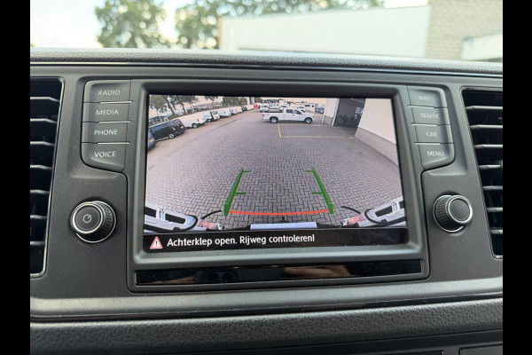 Volkswagen Crafter 35 2.0 TDI 177pk L3H3 ( L2H2 ) Comfortline / vaste prijs rijklaar € 23.950 ex btw / euro 6 / lease vanaf € 391 / dubbele schuifdeur / ramen rondom / airco / cruise / navi / camera !