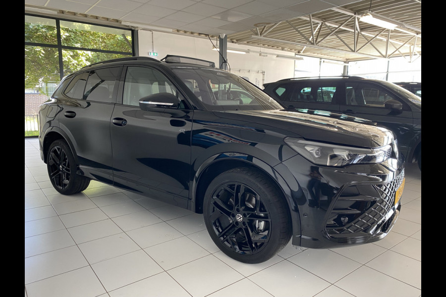 Volkswagen Tiguan 1.5 eHybrid R-Line Edition 272 PK Black-Style Panoramadak / Headup / Dynamic Light / harman-kardon / Trekhaak/ Leer / Massage stoelen