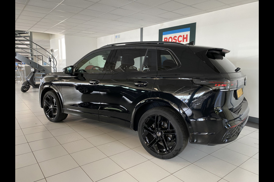 Volkswagen Tiguan 1.5 eHybrid R-Line Edition 272 PK Black-Style Panoramadak / Headup / Dynamic Light / harman-kardon / Trekhaak/ Leer / Massage stoelen