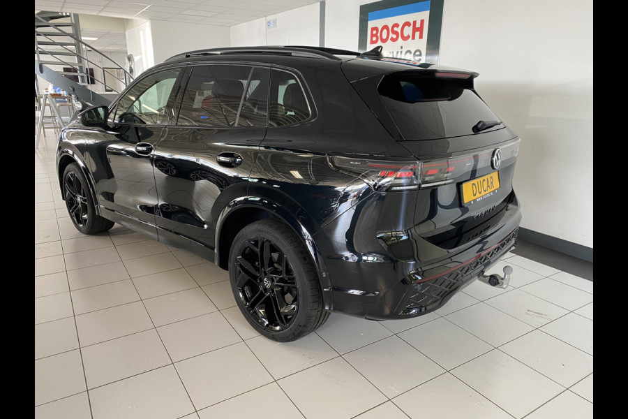 Volkswagen Tiguan 1.5 eHybrid R-Line Edition 272 PK Black-Style Panoramadak / Headup / Dynamic Light / harman-kardon / Trekhaak/ Leer / Massage stoelen
