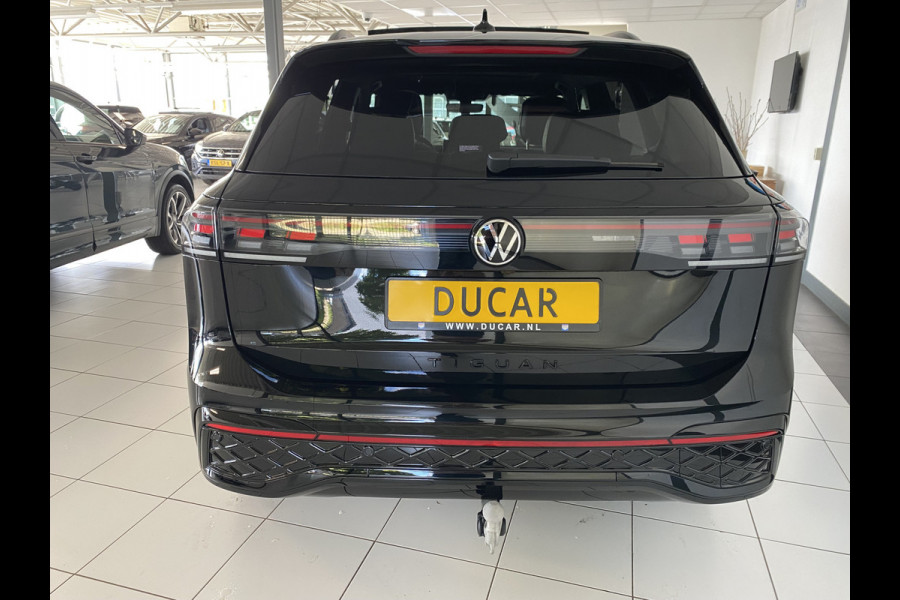 Volkswagen Tiguan 1.5 eHybrid R-Line Edition 272 PK Black-Style Panoramadak / Headup / Dynamic Light / harman-kardon / Trekhaak/ Leer / Massage stoelen