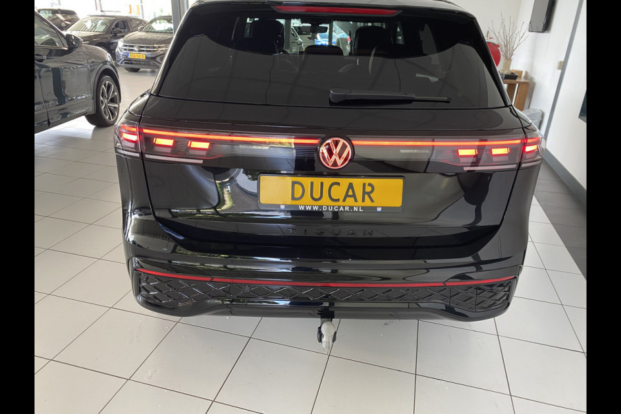 Volkswagen Tiguan 1.5 eHybrid R-Line Edition 272 PK Black-Style Panoramadak / Headup / Dynamic Light / harman-kardon / Trekhaak/ Leer / Massage stoelen