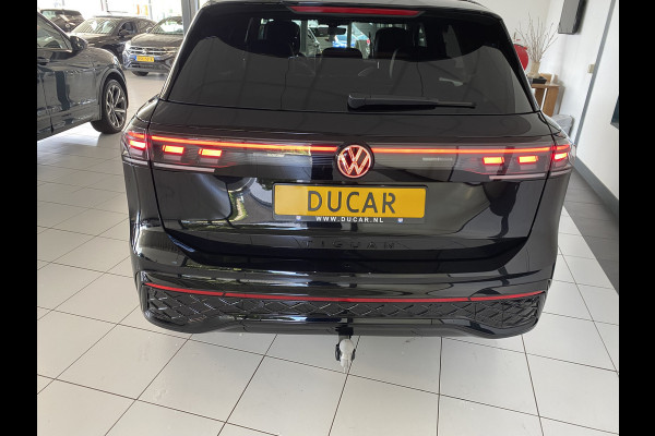 Volkswagen Tiguan 1.5 eHybrid R-Line Edition 272 PK Black-Style Panoramadak / Headup / Dynamic Light / harman-kardon / Trekhaak/ Leer / Massage stoelen