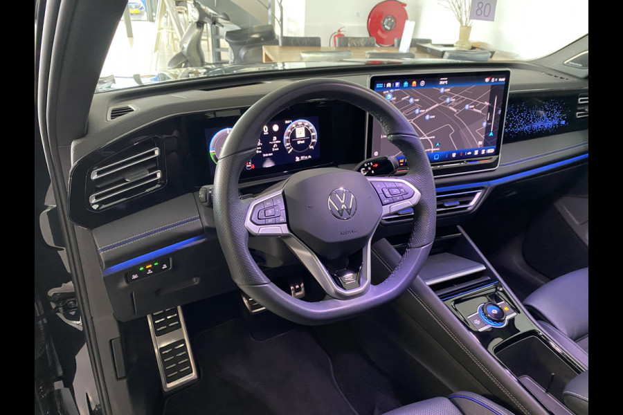 Volkswagen Tiguan 1.5 eHybrid R-Line Edition 272 PK Black-Style Panoramadak / Headup / Dynamic Light / harman-kardon / Trekhaak/ Leer / Massage stoelen