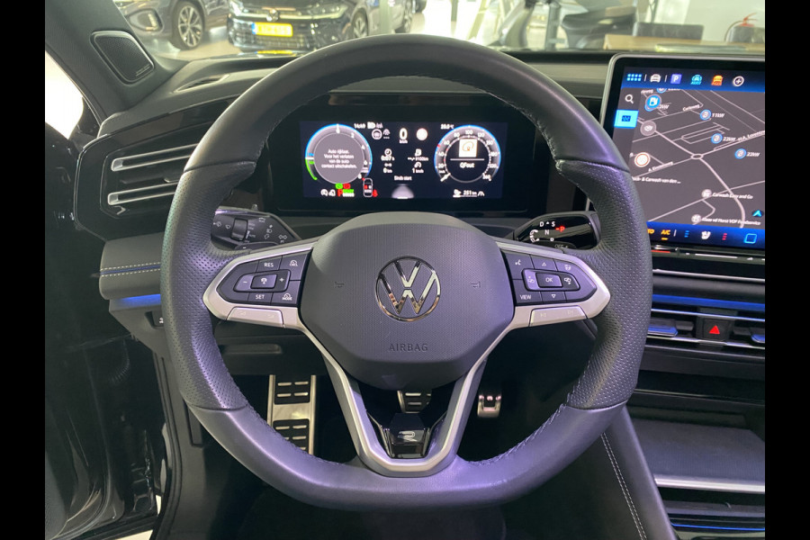 Volkswagen Tiguan 1.5 eHybrid R-Line Edition 272 PK Black-Style Panoramadak / Headup / Dynamic Light / harman-kardon / Trekhaak/ Leer / Massage stoelen