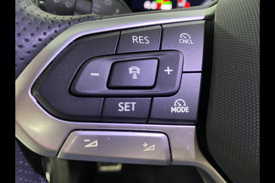 Volkswagen Tiguan 1.5 eHybrid R-Line Edition 272 PK Black-Style Panoramadak / Headup / Dynamic Light / harman-kardon / Trekhaak/ Leer / Massage stoelen