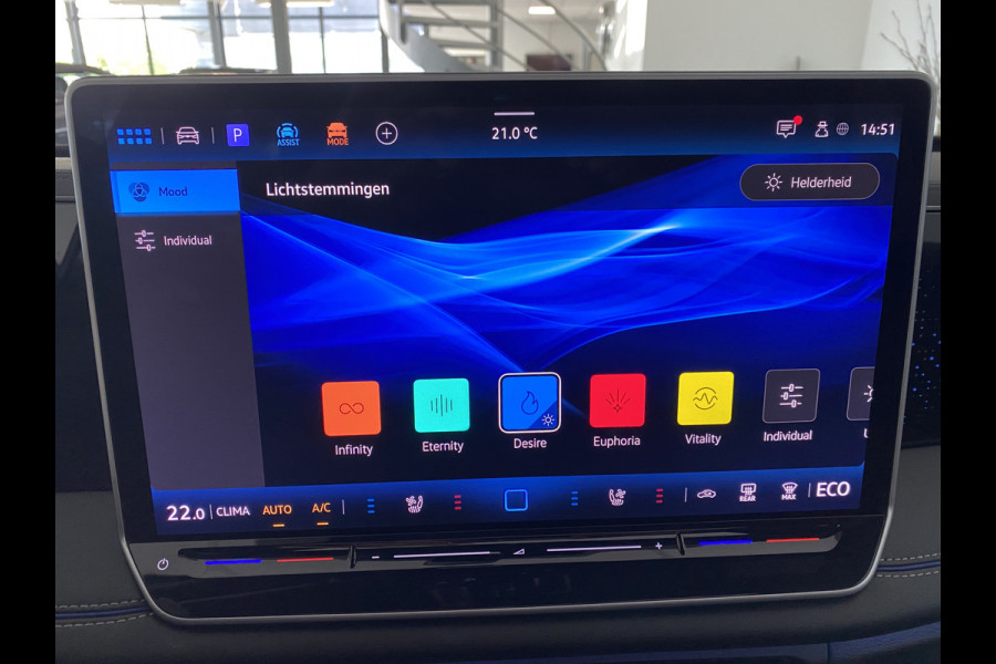 Volkswagen Tiguan 1.5 eHybrid R-Line Edition 272 PK Black-Style Panoramadak / Headup / Dynamic Light / harman-kardon / Trekhaak/ Leer / Massage stoelen
