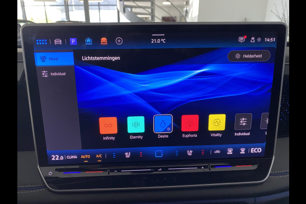 Volkswagen Tiguan 1.5 eHybrid R-Line Edition 272 PK Black-Style Panoramadak / Headup / Dynamic Light / harman-kardon / Trekhaak/ Leer / Massage stoelen