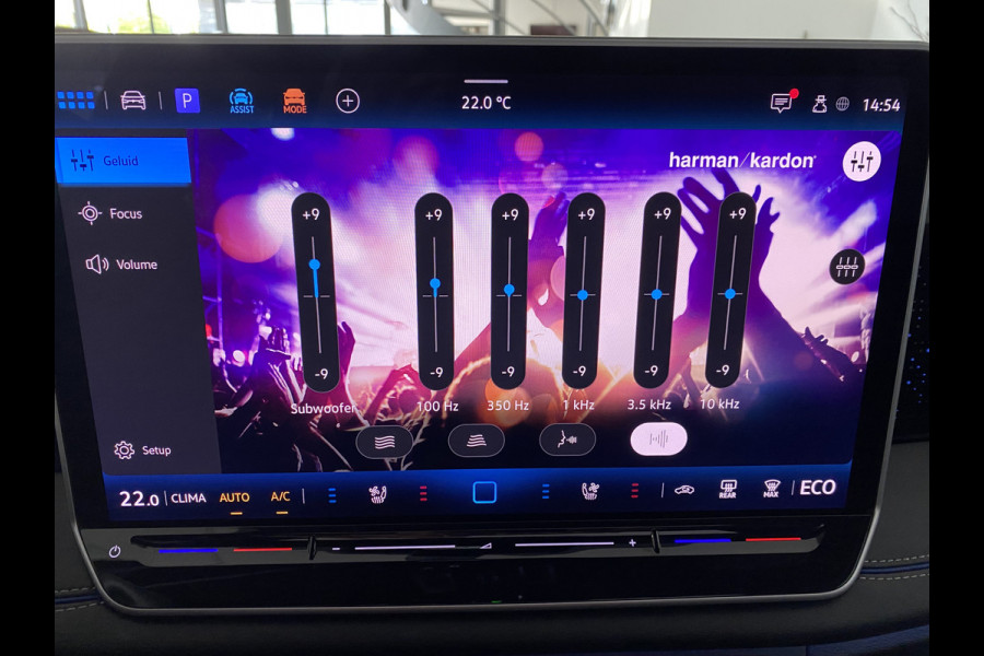 Volkswagen Tiguan 1.5 eHybrid R-Line Edition 272 PK Black-Style Panoramadak / Headup / Dynamic Light / harman-kardon / Trekhaak/ Leer / Massage stoelen