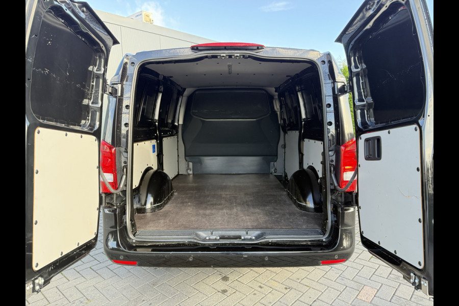 Mercedes-Benz Vito 114 CDI 136 PK AUTOMAAT / L2H1 / 1e EIG. / CAMERA / CRUISE / ECC / NAVI / LICHTMETALEN VELGEN