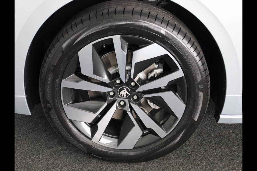 Škoda Enyaq Coupé Sportline 204 pk | Elektrisch verstelbare voorstoel met geheugen | Panoramadak | Parkeercamera | Dode hoek detectie