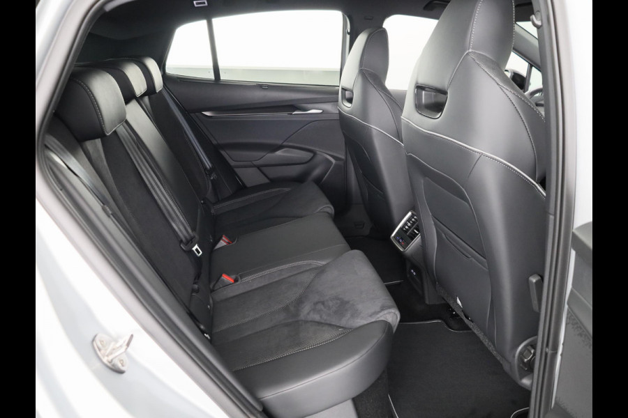 Škoda Enyaq Coupé Sportline 204 pk | Elektrisch verstelbare voorstoel met geheugen | Panoramadak | Parkeercamera | Dode hoek detectie