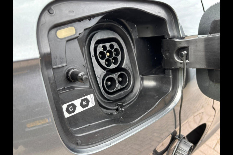 Škoda ENYAQ iV Business Edition 80 Design Selection Suite 204PK | SOH 94% | Wegklapbare Trekhaak | Warmtepomp | Navigatie | 360-Graden Camera | 20" LMV | Elektr. Klep