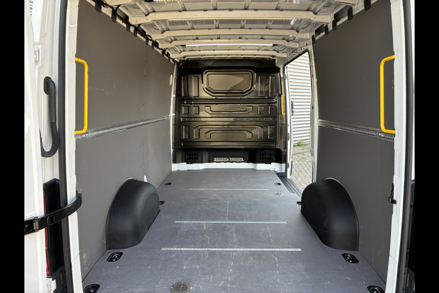 Volkswagen Crafter 35 2.0 TDI L3H2 Automaat LED Standkachel ClimateControl Cruise Camera