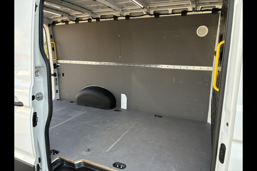 Volkswagen Crafter 35 2.0 TDI L3H2 Automaat LED Standkachel ClimateControl Cruise Camera