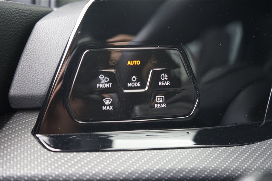 Volkswagen Golf 8 VIII 1.5 eTSI R-Line AUTOMAAT BLACK STYLE|ACC|CAMERA|HARMAN KARDON|HEADUP|IQ LIGHT|KEYLESS|MODE|PANORAMA