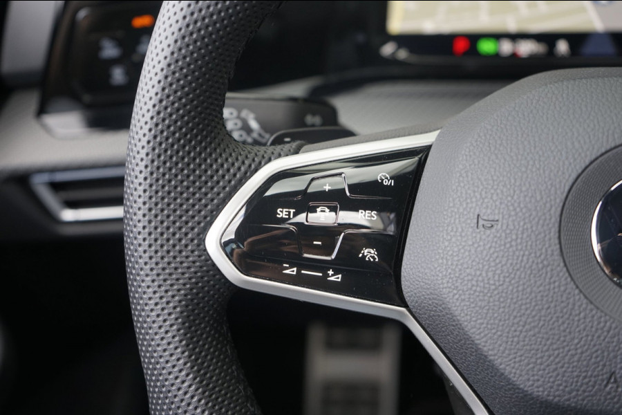 Volkswagen Golf 8 VIII 1.5 eTSI R-Line AUTOMAAT BLACK STYLE|ACC|CAMERA|HARMAN KARDON|HEADUP|IQ LIGHT|KEYLESS|MODE|PANORAMA