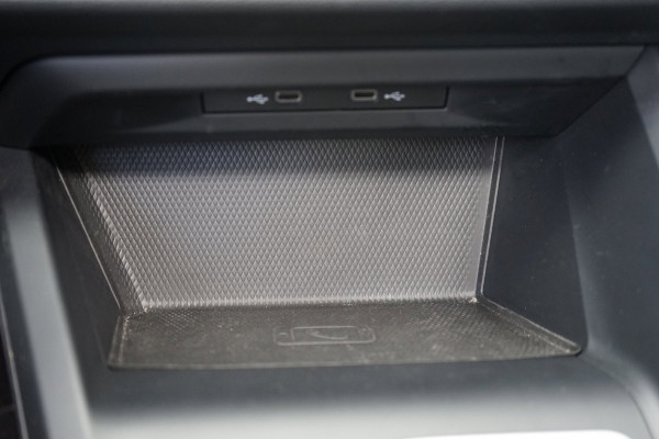 Volkswagen Golf 8 VIII 1.5 eTSI R-Line AUTOMAAT BLACK STYLE|ACC|CAMERA|HARMAN KARDON|HEADUP|IQ LIGHT|KEYLESS|MODE|PANORAMA