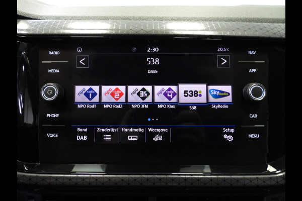 Volkswagen T-Cross 1.0 TSI Style NAVI/CLIMA/ADAPT.CRUISE/LED/17"LMV!