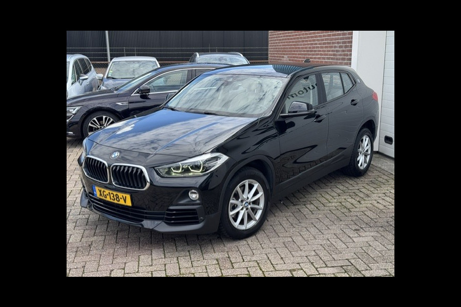 BMW X2 SDrive18i Executive - Sportstoelen - Leder -LED - NAP