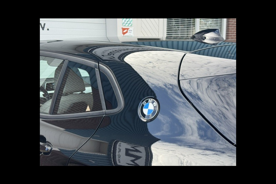 BMW X2 SDrive18i Executive - Sportstoelen - Leder -LED - NAP